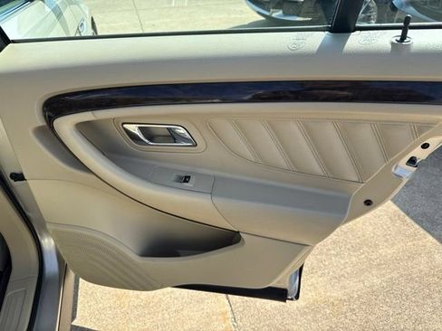 Used 2018 Ford Taurus Limited FWD image 17