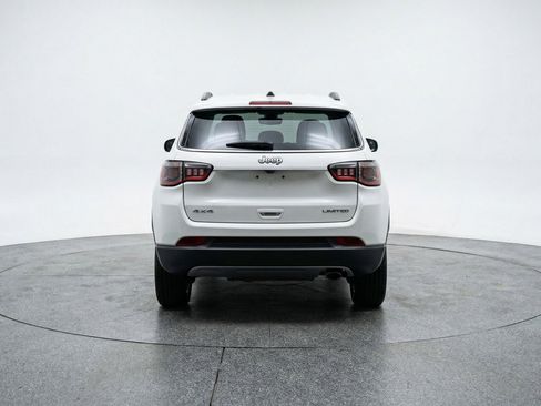 Used 2025 Jeep Compass Latitude AWD/4WD image 7