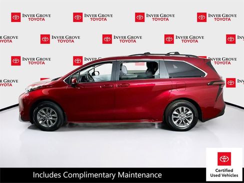 Certified 2025 Toyota Sienna LE AWD/4WD image 8
