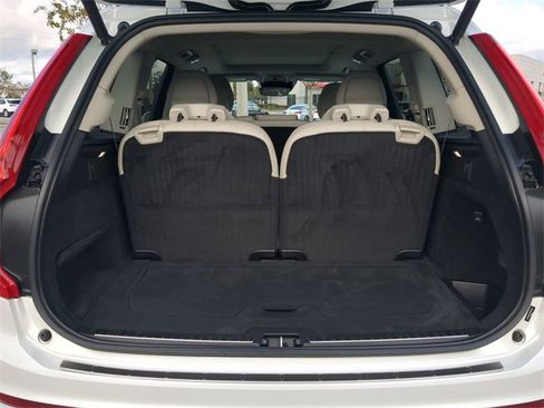 Used 2017 Volvo XC90 T6 Momentum w/ Vision Package image 13
