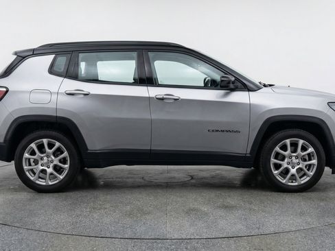 Used 2025 Jeep Compass Limited AWD/4WD image 11