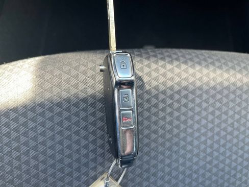 Used 2025 Kia Soul LX w/ LX Technology Package FWD image 17