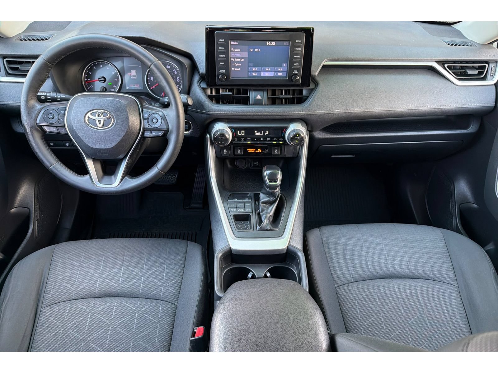 Used 2019 Toyota RAV4 XLE w/ Convenience Package AWD/4WD image 15
