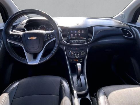 Used 2021 Chevrolet Trax LT w/ Driver Confidence Package FWD image 16