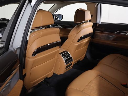 Used 2020 BMW M760i xDrive w/ Luxury Rear Seating Package AWD/4WD image 34