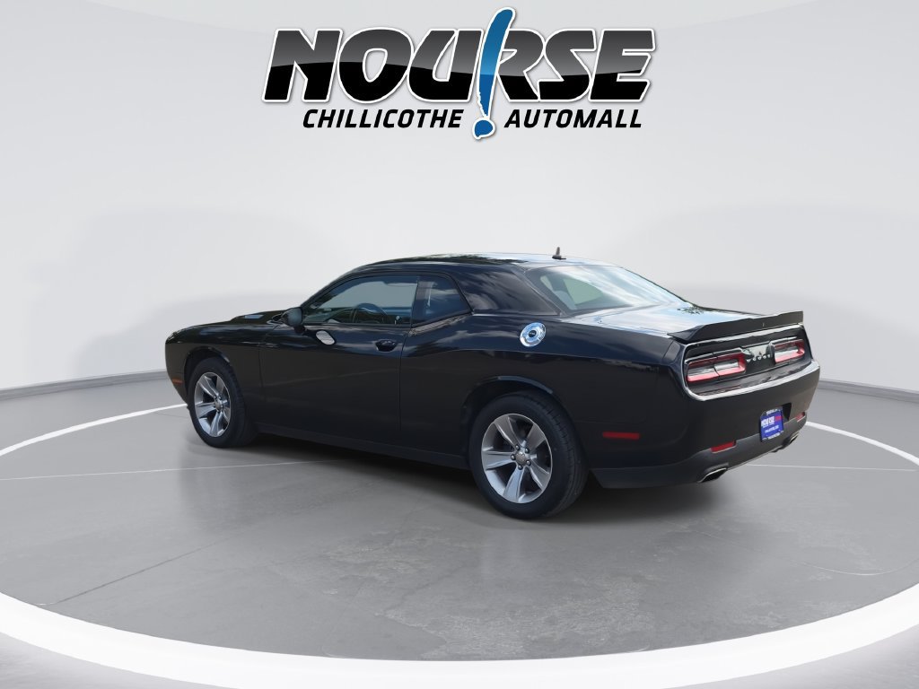 Used 2019 Dodge Challenger SXT w/ Driver Convenience Group RWD image 6