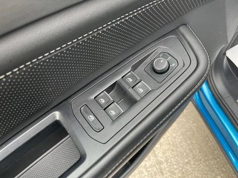 Used 2024 Volkswagen Atlas Cross Sport SE FWD image 21