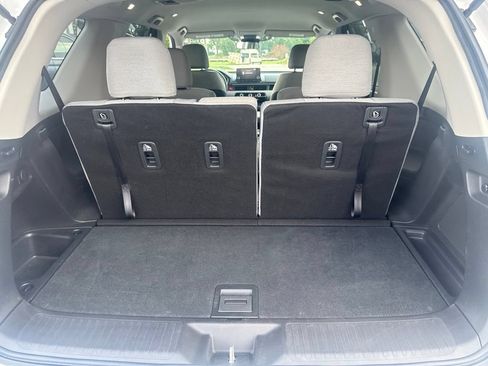 Used 2023 Honda Pilot LX image 41