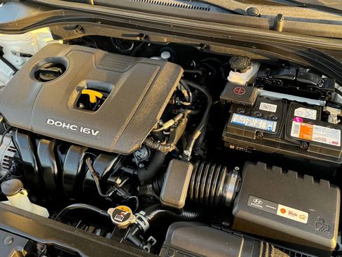 Used 2017 Hyundai Elantra SE image 28