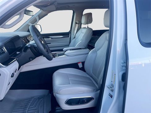 Used 2024 Jeep Wagoneer 4WD w/ Premium Group I image 22