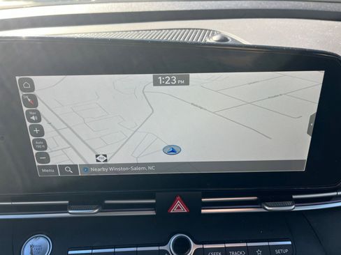 Used 2025 Hyundai Elantra SEL image 18