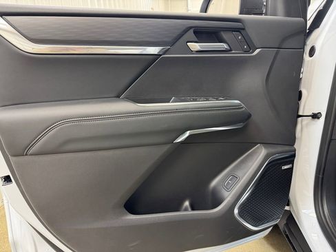 New 2026 GMC Acadia Elevation w/ Elevation Premium Package image 8