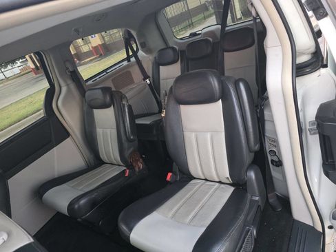 Used 2010 Chrysler Town & Country Touring Plus image 13