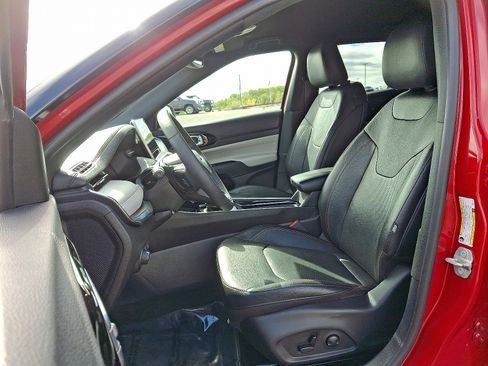 Certified 2023 Jeep Compass Limited image 13