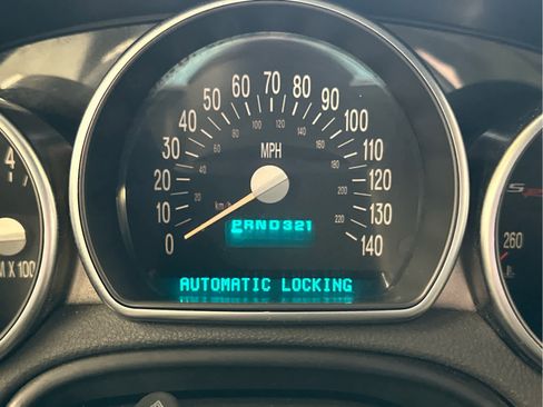 Used 2004 Chevrolet SSR w/ Preferred Equipment Group image 39