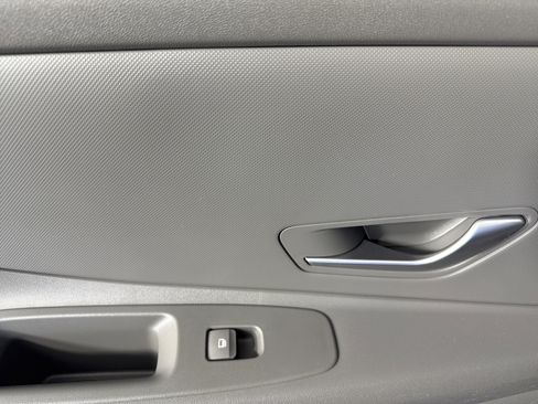 Used 2024 Hyundai Elantra SE image 17