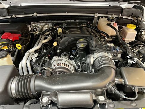 Used 2024 Jeep Gladiator Mojave w/ Technology Group AWD/4WD image 30