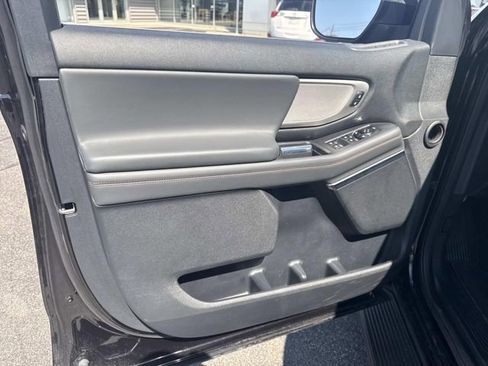 Used 2025 Ford Expedition Active AWD/4WD image 23