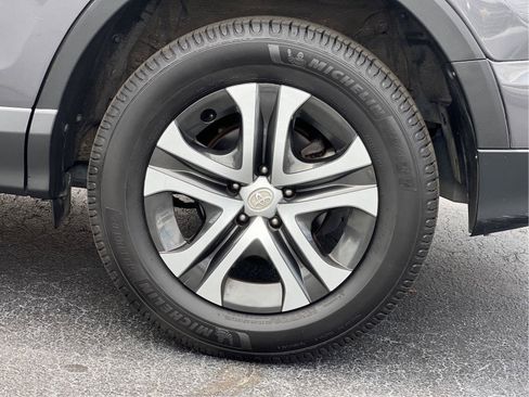 Used 2018 Toyota RAV4 LE FWD image 27