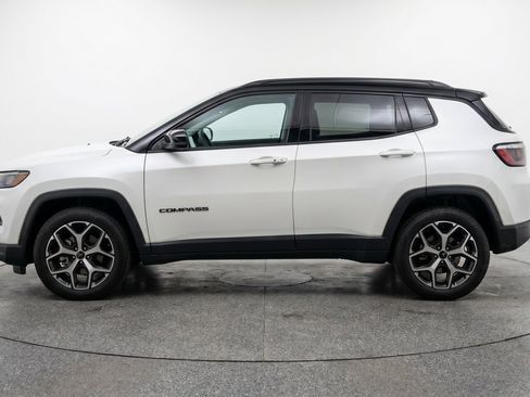 Used 2025 Jeep Compass Limited AWD/4WD image 3