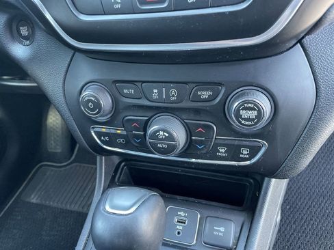 Used 2021 Jeep Cherokee Latitude Lux 80th Anniv w/ Quick Order Package 26U 80TH image 28