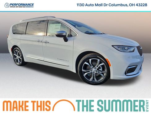 New 2026 Chrysler Pacifica Pinnacle w/ Trailer Tow Group FWD image 1