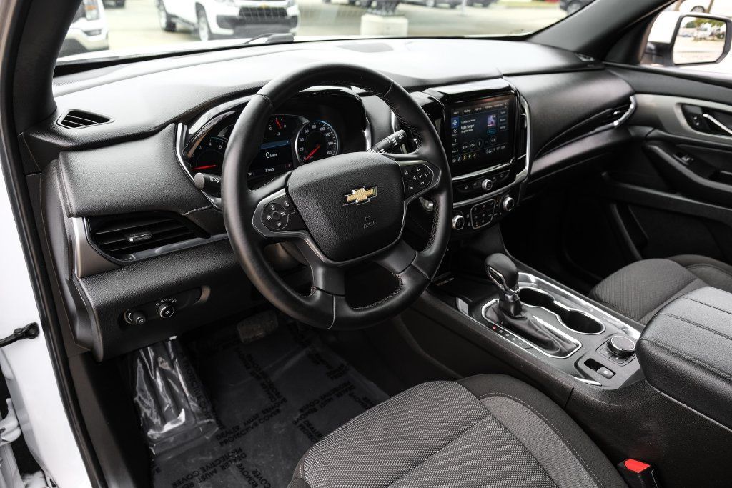 Used 2023 Chevrolet Traverse LT AWD/4WD image 3
