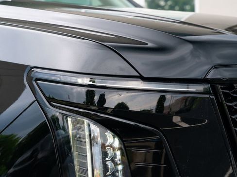 Used 2025 Cadillac Escalade Sport Platinum AWD/4WD image 9