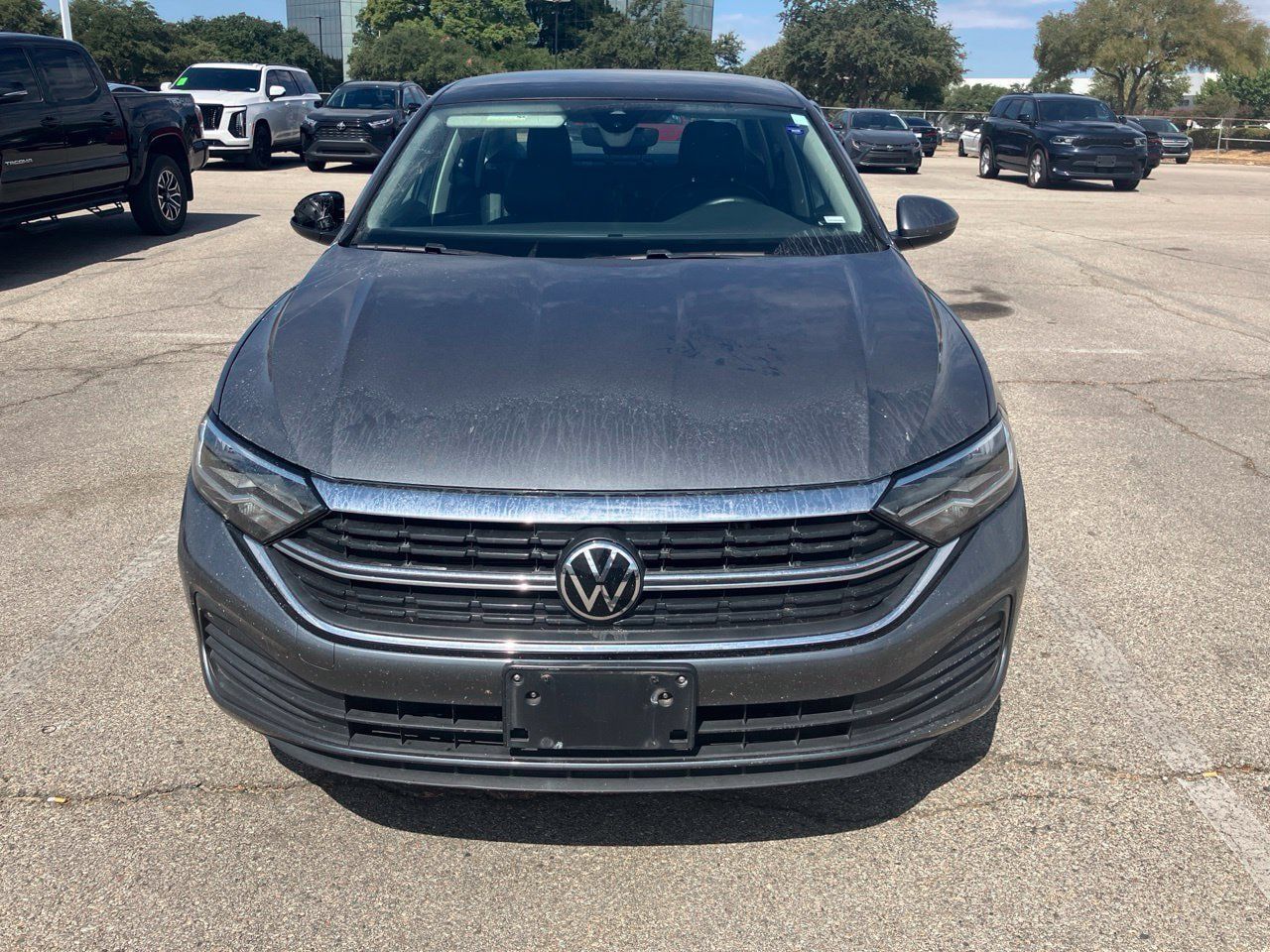 Used 2024 Volkswagen Jetta SE FWD image 2