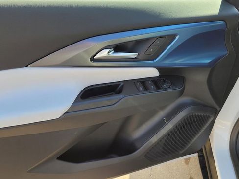 New 2025 Chevrolet Equinox EV LT image 14