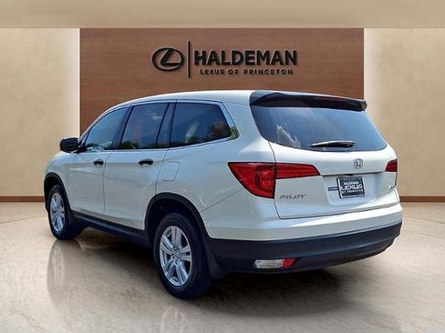Used 2017 Honda Pilot LX image 4