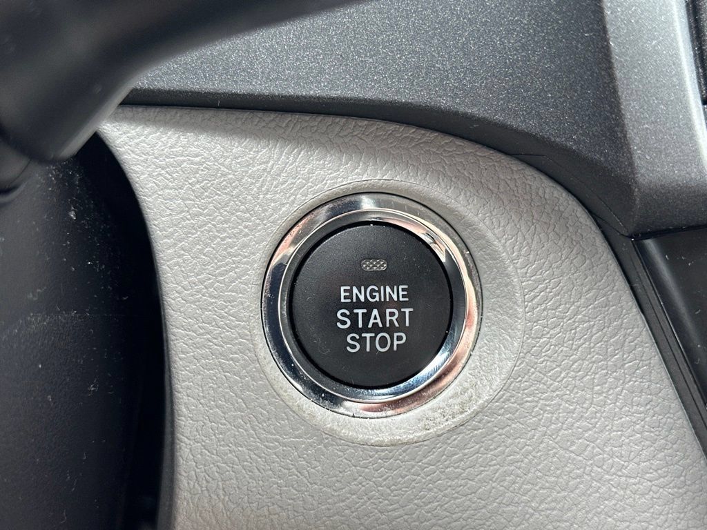 Used 2019 Toyota Sienna XLE w/ XLE Navigation Package FWD image 24