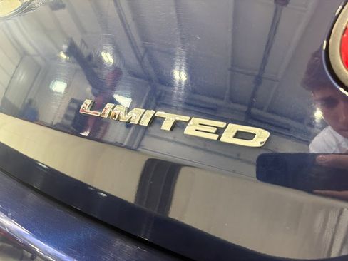 Used 2011 Ford Taurus Limited w/ 301A Rapid Spec Order Code FWD image 9