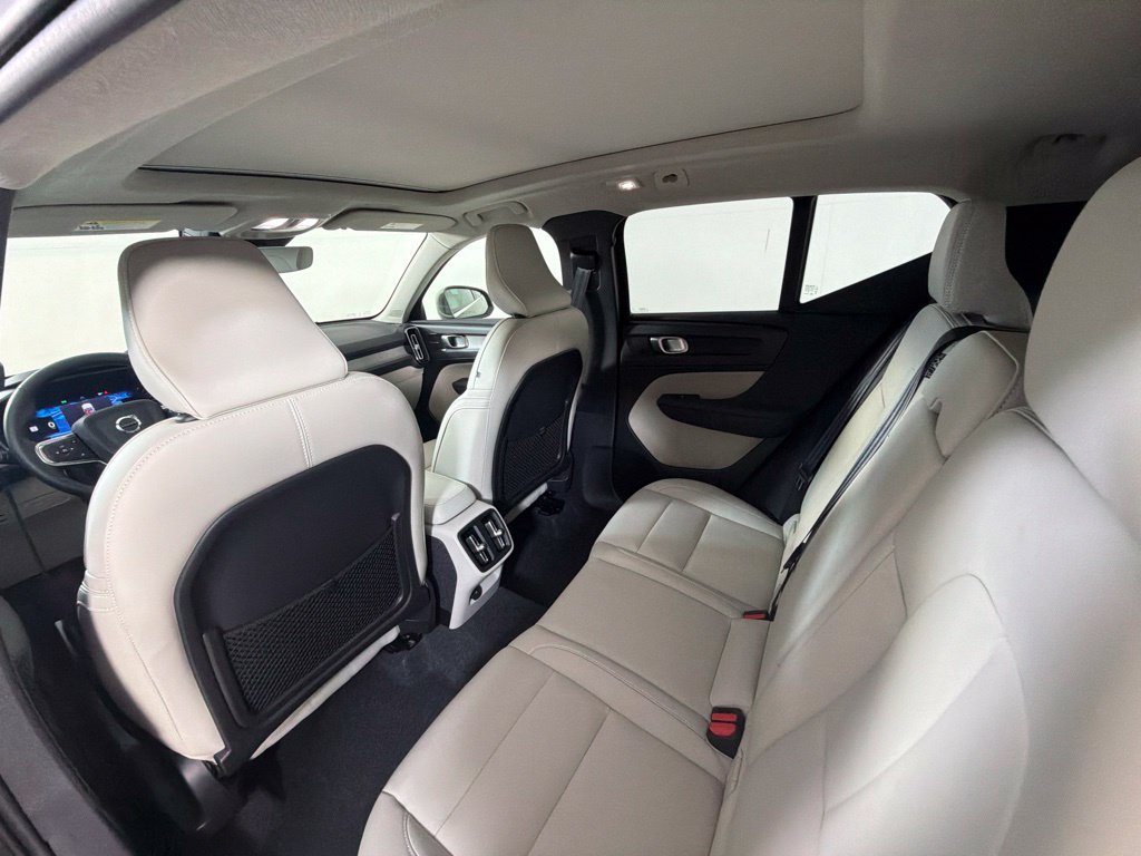 Used 2024 Volvo XC40 B5 Plus AWD/4WD image 25