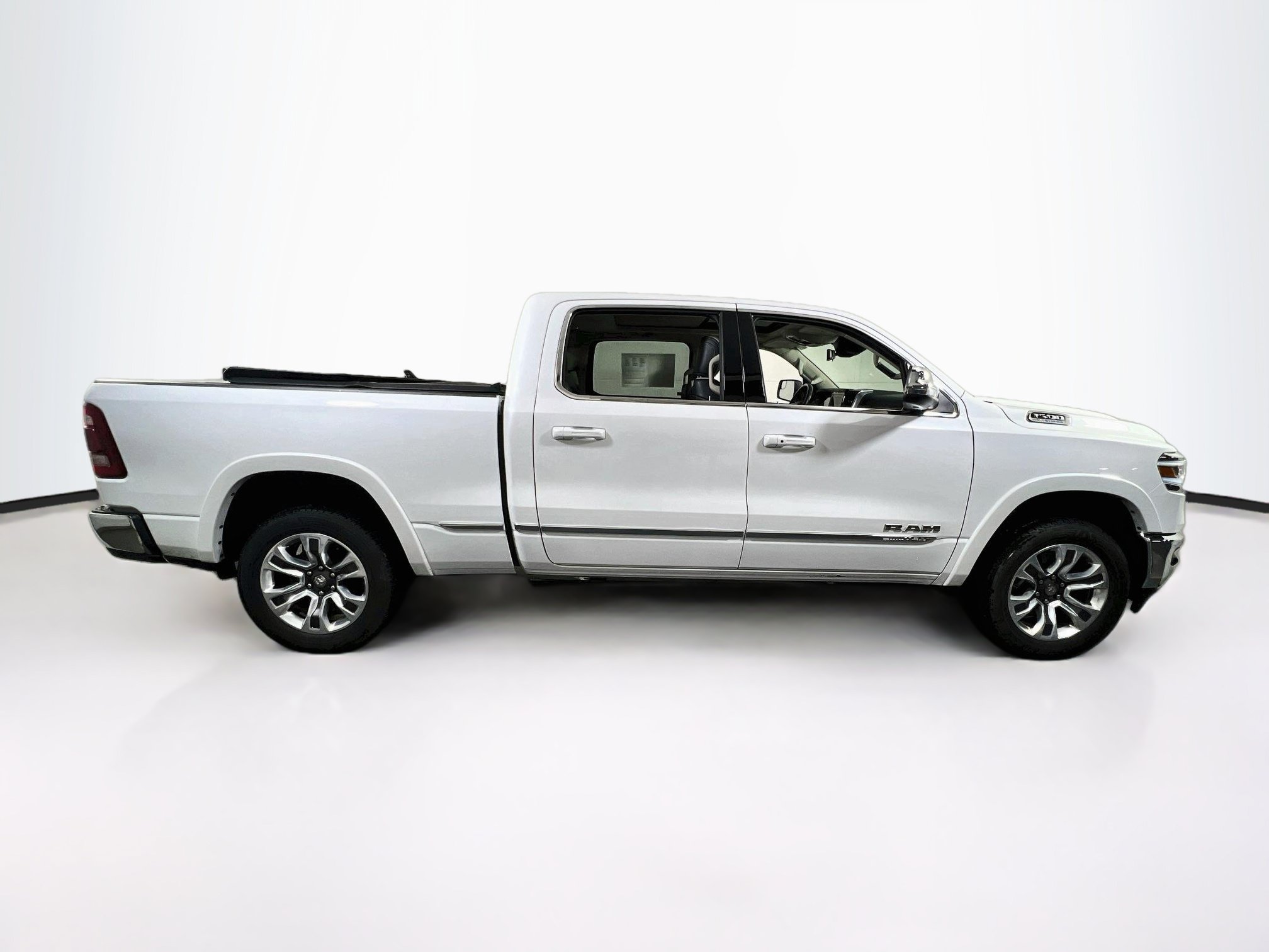 Used 2024 RAM 1500 Limited AWD/4WD image 4