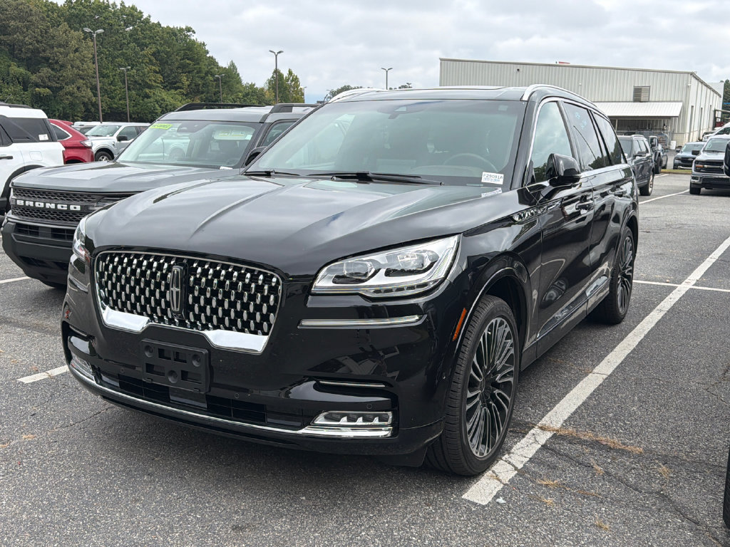 Used 2024 Lincoln Aviator Black Label AWD/4WD image 3