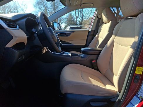 Used 2019 Toyota RAV4 LE image 13