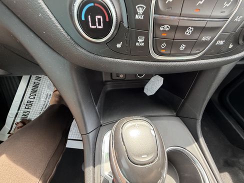 Used 2018 Chevrolet Equinox LT FWD image 13