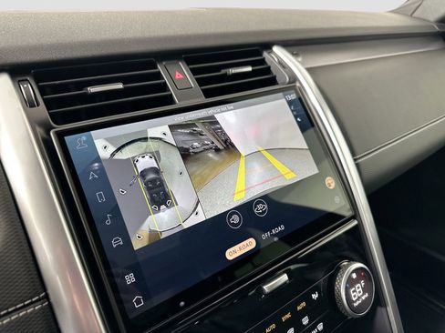 Certified 2025 Land Rover Discovery Dynamic SE image 16