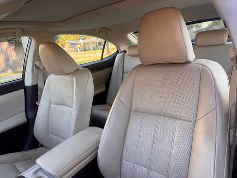 Used 2018 Lexus ES 300h image 11