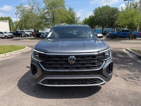 Used 2025 Volkswagen Atlas Cross Sport SE AWD/4WD image 2