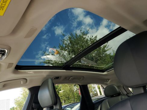 Used 2018 Volvo XC60 T6 Momentum w/ Advanced Package image 17