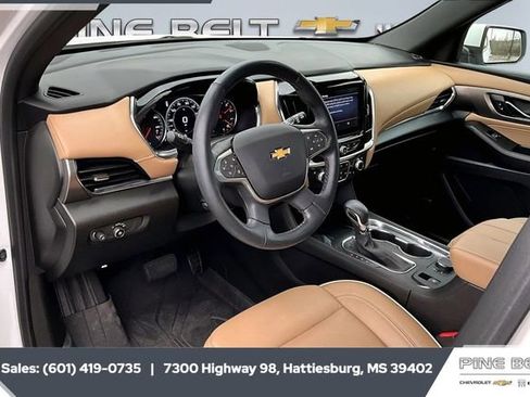 Used 2023 Chevrolet Traverse Premier image 12