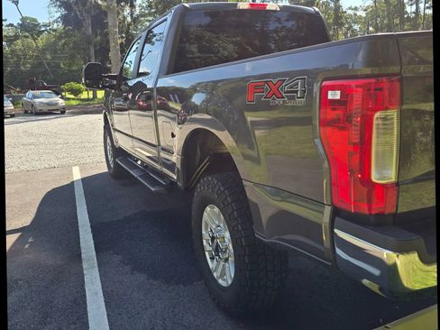Used 2017 Ford F250 XL w/ STX Appearance Package AWD/4WD image 9
