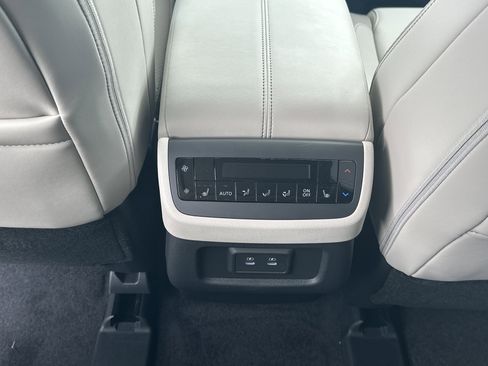 New 2026 Nissan Pathfinder SL FWD image 12
