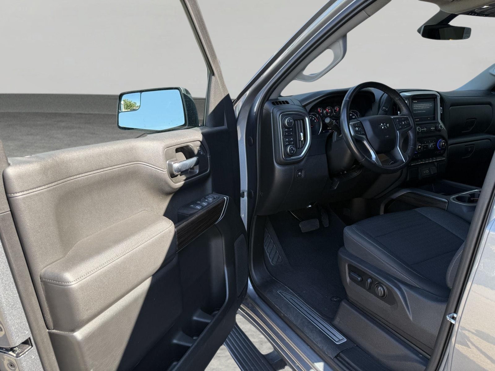 Used 2022 Chevrolet Silverado 1500 RST AWD/4WD image 17