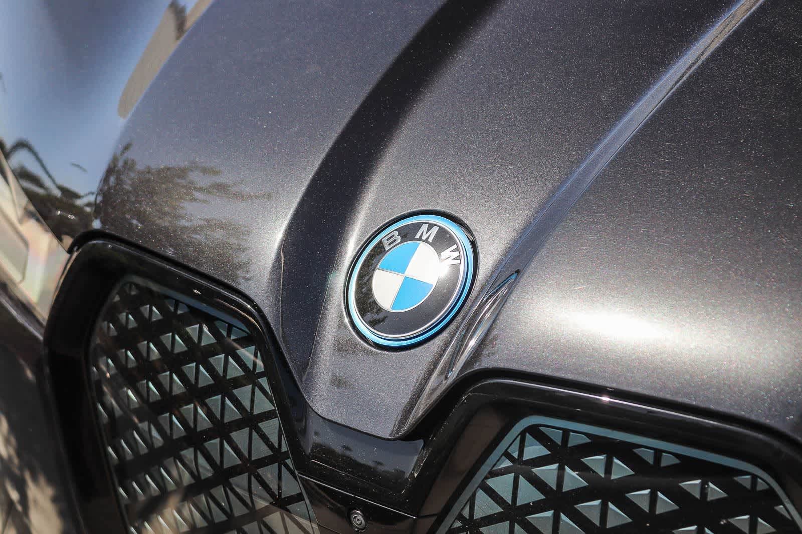Used 2025 BMW iX xDrive50 w/ Premium Package AWD/4WD image 11