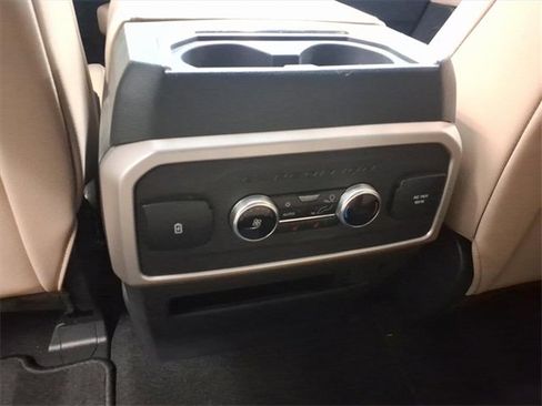 Used 2024 Ford Expedition Limited image 11