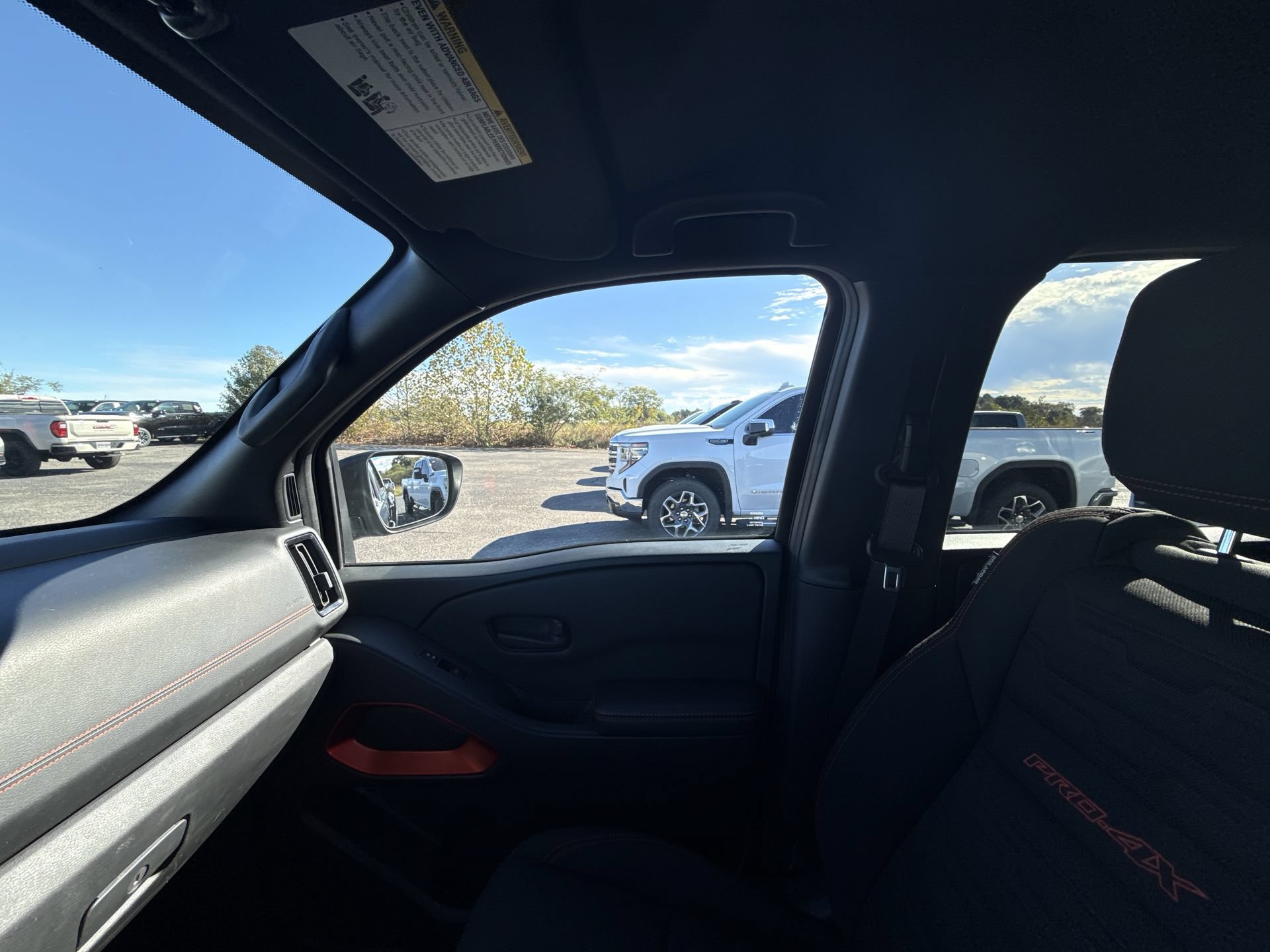Used 2026 Nissan Frontier PRO-4X AWD/4WD image 11