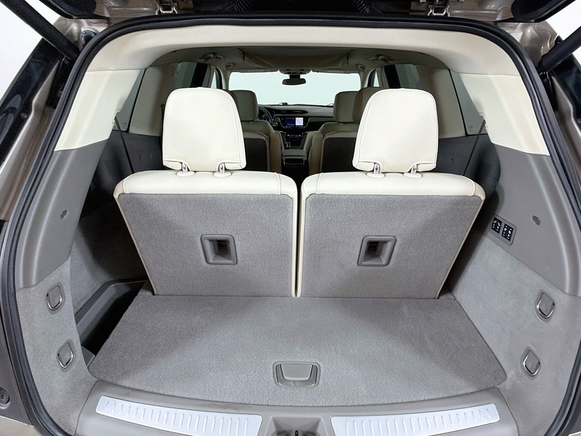 Used 2023 Cadillac XT6 Premium Luxury FWD image 14